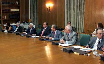 Σειρά συναντήσεων Καραμανλή με υπουργούς αναζωπυρώνει τα σενάρια ανασχηματισμού