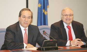 Διάλογο για το Ασφαλιστικό εντός του 2006 προανήγγειλε ο Γ.Αλογοσκούφης