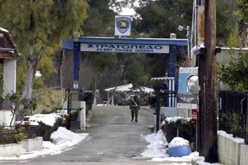 Δεν «βλέπει» πολιτικές ευθύνες η κυβέρνηση για την κλοπή του στρατιωτικού Hummer