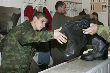 Απίστευτη υπόθεση καψωνιού στο ρωσικό στρατό είχε ως αποτέλεσμα τον ακρωτηριασμό νεαρού