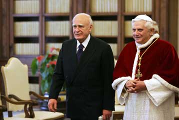 Με τον Πάπα Βενέδικτο 16ο συναντήθηκε ο Κάρολος Παπούλιας