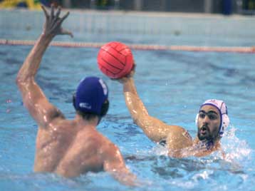 «Ζωντανός» στην Ευρωλίγκα ο Ολυμπιακός, αποκλείστηκε ο Πανιώνιος από το LEN Trophy