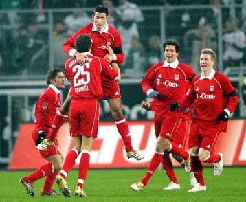 Με Μπάγερν η Ζανκτ Πάουλι που έχει θέσει νοκ άουτ Βέρντερ και Χέρτα