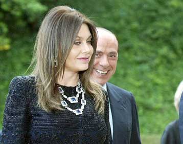 Με «όπλο» τη σεξουαλική αποχή οδεύει ο Μπερλουσκόνι στις εκλογές του Απριλίου