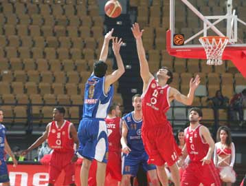 Παρέμεινε δεύτερος ο Ολυμπιακός, ο Πανελλήνιος νίκησε την ΑΕΚ, σόου του Απόλλωνα