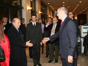 Θερμό χαιρετισμό στην οικογένεια της Σοσιαλιστικής Διεθνούς απηύθυνε ο Γ.Παπανδρέου