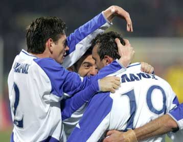 Τέσσερις «ροπαλιές» του Ηρακλή στην ΑΕΚ, την οποία πλησίασε ο Παναθηναϊκός