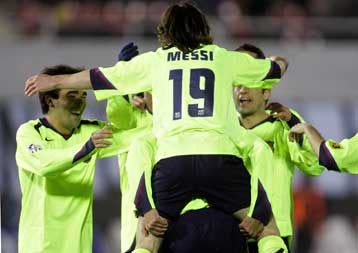 Αποχαιρέτησε τον τίτλο η Οσασούνα, γλίτωσε την ήττα η Βαλένθια, τριάρα η «Μπάρτσα»