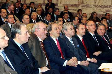 Εν αναμονή των αποφάσεων Καραμανλή για τον ανασχηματισμό υπουργοί και βουλευτές