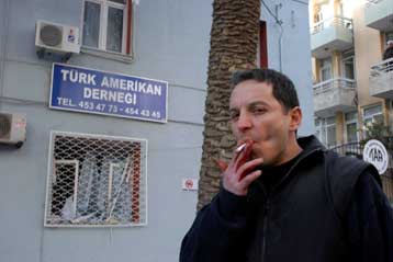 Έκρηξη βόμβας στα Αδανα με πέντε τραυματίες