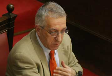 Πιθανή η εμφάνιση της γρίπης των πτηνών και στην Ελλάδα, λένε οι αρμόδιοι υπουργοί