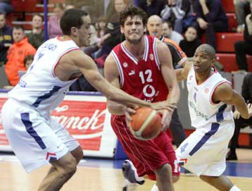 Να φανεί γούρικη η 13η αγωνιστική ελπίζει ο Ολυμπιακός κόντρα στην Τσιμπόνα