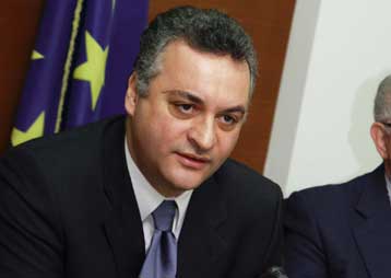 «Καλύπτει» το Λιμενικό για την επιχείρηση στον Πειραιά ο Μ.Κεφαλογιάννης