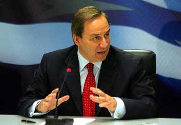 Νίπτει τας χείρας του για τις κλαδικές συμβάσεις στις τράπεζες ο Γιώργος Αλογοσκούφης