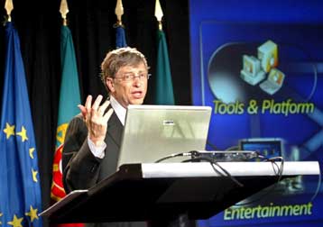 Το Διαδίκτυο δεν είναι δυνατόν να λογοκριθεί, λέει ο Μπιλ Γκέιτς στις κυβερνήσεις