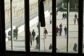 Στις φυλακές Κορυδαλλού οδηγείται 52χρονος που κακοποιούσε αγοράκι 2,5 ετών