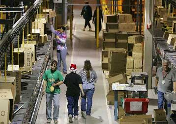 Πτώση 43% στα κέρδη της Amazon στο τέταρτο τρίμηνο του 2005