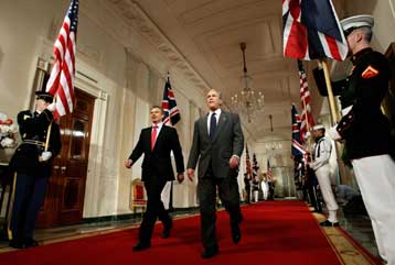 Nέες αποκαλύψεις για τη «στρατηγική» Μπους έναντι του Σαντάμ κάνει Βρετανός δικηγόρος