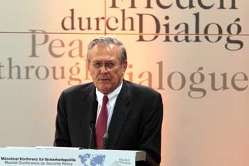 Για παγκόσμια εξτρεμιστική Ισλαμική Αυτοκρατορία κάνει λόγο ο Ράμσφελντ