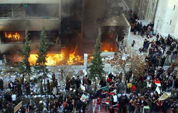 Στις φλόγες οι πρεσβείες Δανίας και Νορβηγίας στη Δαμασκό λόγω των σκίτσων του Μωάμεθ