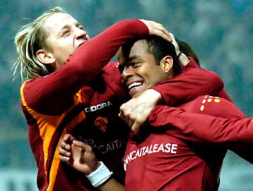 Σε ανοδική…. τροχιά η Ρόμα, 3-0 στην Πάρμα-Ισοπαλία στην Σιένα