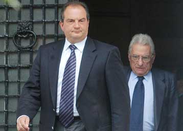 Επισπεύδει τον ανασχηματισμό η υπόθεση των τηλεφωνικών παρακολουθήσεων