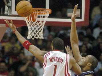 «Ρουκέτες» στην έδρα των Νικς με πρωταγωνιστή τον Τρέισι ΜακΓκρέιντι