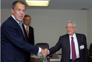 Ενεργειακή συνεργασία και Κυπριακό στο επίκεντρο των συνομιλιών Μολυβιάτη-Λαβρόφ