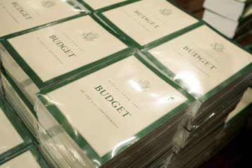 Με μείωση στις κοινωνικές δαπάνες ο προϋπολογισμός των ΗΠΑ για το 2007