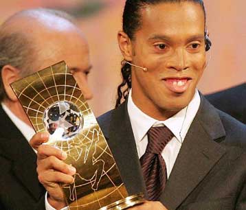 Η τελετή βράβευσης του κορυφαίου ποδοσφαιριστή για το 2006 στην Ελλάδα