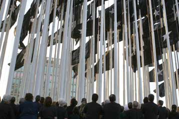 Μνημείο-«μήνυμα» μπροστά από το κτίριο της διπλωματικής αποστολής των ΗΠΑ στην Κούβα