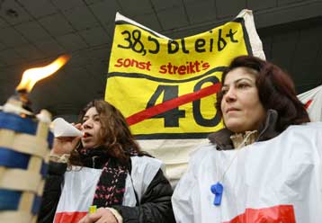 Απεργιακές κινητοποιήσεις προανήγγειλαν τα συνδικάτα δημοσίων υπαλλήλων στη Γερμανία