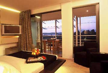 Χαμηλότερα έσοδα για τα ξενοδοχεία της Αττικής το 2005