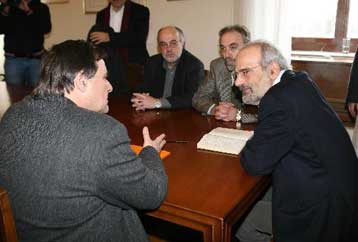 «Η κυβέρνηση ή κάνει την πάπια ή στηρίζει τους τραπεζίτες» εκτιμά ο Αλ.Αλαβάνος