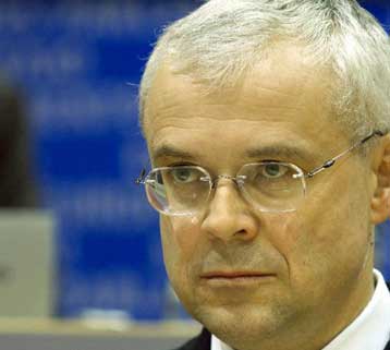 Υπέρ της άρσης των περιορισμών μετακίνησης εργαζομένων των νέων χωρών της ΕΕ η Κομισιόν