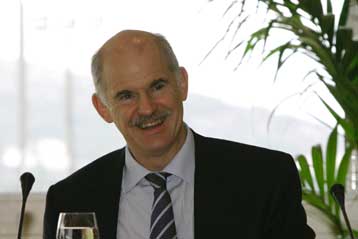 Επιμένει στη θέση για παραιτήσεις υπουργών ο Γ.Παπανδρέου