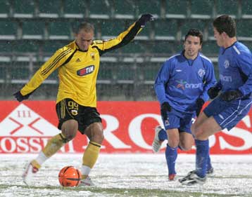 Κόλλησαν στο χιόνι και στο 0-0 Νίκη Βόλου και ΑΕΚ στον πρώτο προημιτελικό του Κυπέλλου