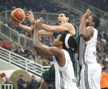 Ο Παναθηναϊκός δοκιμάζεται στην Μαδρίτη και ο Ολυμπιακός στο Μιλάνο-Στο Γαλάτσι η ΑΕΚ