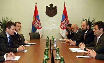 Εξοργισμένη η Σερβία για την προώθηση ανεξάρτητου Κοσόβου από τη βρετανική διπλωματία