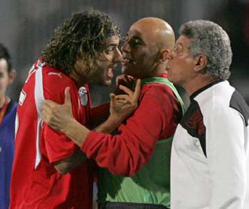 Τιμωρία έξι μηνών στον Μίντο για το επεισόδιο με τον προπονητή της Αιγύπτου