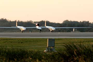 O Στίβεν Φόσετ επιχειρεί να καταρρίψει το ρεκόρ της μακρύτερης πτήσης