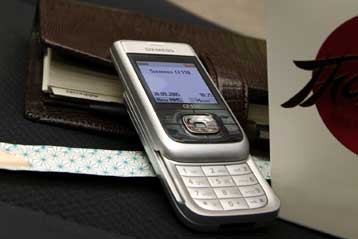 H EE αποφασισμένη να μειώσει το κόστος της περιαγωγής στην κινητή τηλεφωνία