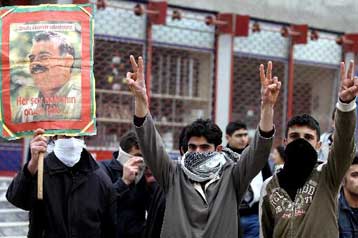 Καρδιολογικά προβλήματα αντιμετωπίζει ο Οτζαλάν, σύμφωνα με πληροφορίες