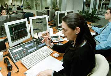 Έλλειμμα 3,8% του ΑΕΠ και ανάπτυξη 3,4% για το 2006 προβλέπει η Moodys