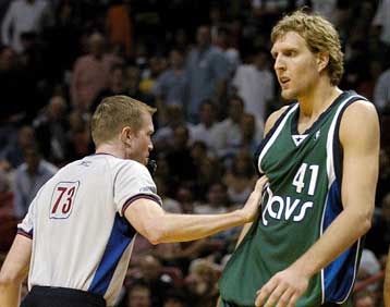 Ανετη νίκη για την ομάδα του Ντάλας επί των Χιτ με πρωταγωνιστή τον Ντιρκ Νοβίτσκι