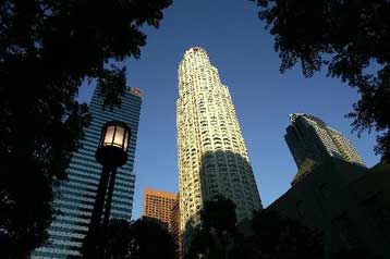 Ερωτηματικά για την αποκάλυψη Μπους περί αποτροπής επίθεσης στο Λος Αντζελες