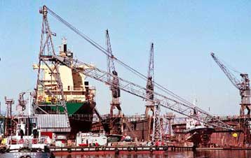 Φόβοι για απολύσεις 320 εργαζομένων στα Ναυπηγεία Σκαραμαγκά