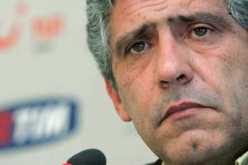 Μπορώ να μείνω στην ΑΕΚ και για δέκα χρόνια, δήλωσε ο Σάντος