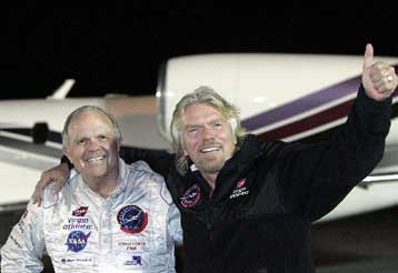 O Στιβ Φόσετ κατέρριψε το παγκόσμιο ρεκόρ της μακρύτερης πτήσης