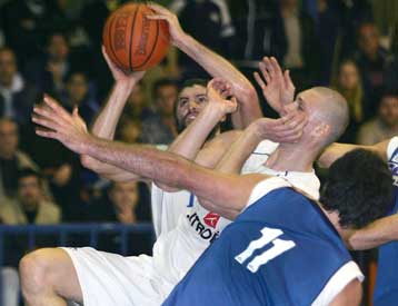 Ξανά μόνο στην κορυφή το Αιγάλεω-Νίκησε την ΜΕΝΤ και ηττήθηκε η Ολυμπιάδα